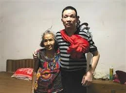 Ngồi tù oan 27 năm, người đàn ông Trung Quốc đòi bồi thường 76 tỷ đồng 