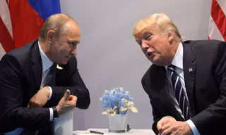 Tổng thống Mỹ Donald Trump (phải) và người đồng cấp Nga Vladimir Putin. (Ảnh: Reuters)