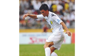 Công Vinh phủ nhận giao kèo trọn đời với T&T