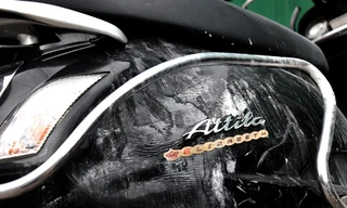 Chiếc xe bị Attila sau khi cháy