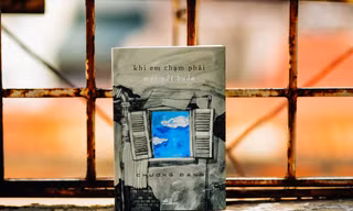 ảnh chụp sách "Khi em chạm phải một nỗi buồn"