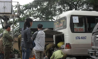 Kiểm tra xe chở hàng lậu tại Chi cục Quản lý thị trường Quảng Ninh (ảnh chụp ngày 10-12)