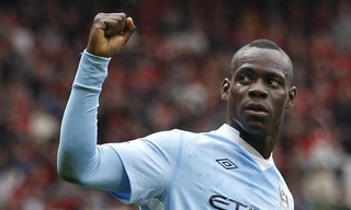 Man xanh bẻ nanh Quỷ đỏ