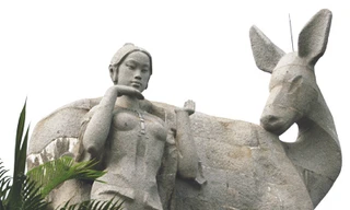 Tượng đài có hình ảnh con hươu biểu tượng của đảo hoa hậu