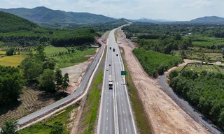 Gấp rút hoàn trả đường mượn khi thi công cao tốc qua Hà Tĩnh