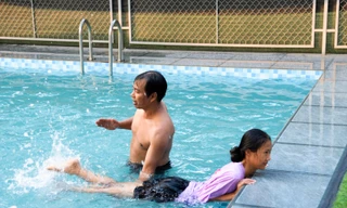 Lớp dạy bơi miễn phí cho học sinh khó khăn Hà Tĩnh