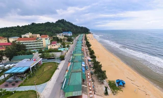 Giải tỏa 46 ki-ốt chắn bãi biển đẹp nhất Hà Tĩnh