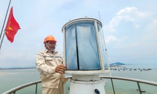 'Mắt thần' nơi cửa biển Hà Tĩnh và chuyện những người canh ánh đèn đêm