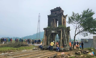 ‘Thần đèn’ di dời cổng đền hàng trăm năm tuổi ở Hà Tĩnh 