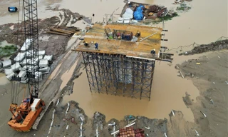 Mưa ngớt, nhà thầu cấp tập đua tiến độ cao tốc qua Hà Tĩnh