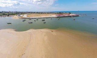 Cảng cá 280 tỷ đồng sắp hoạt động nhưng luồng lạch bồi lắng