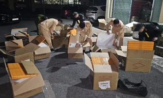 Bắt lô linh kiện điện thoại không rõ nguồn gốc, trị giá 2 tỷ đồng trên xe khách