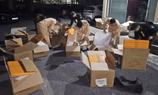 Bắt lô linh kiện điện thoại không rõ nguồn gốc, trị giá 2 tỷ đồng trên xe khách