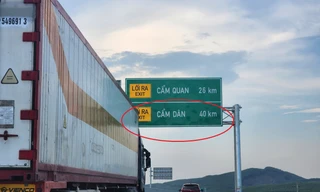 Khó hiểu biển báo địa danh ‘lạ’ trên cao tốc Hà Tĩnh 