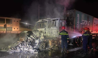 Cháy xe đầu kéo trên đường ven biển Hà Tĩnh, 1 người chết 