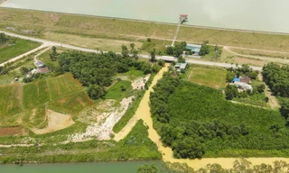 Người dân lo lắng khi hồ cấp nước sinh hoạt bỗng vàng đục bất thường nhiều ngày