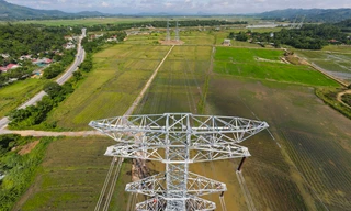 Cận cảnh đường dây 500kV qua Hà Tĩnh dần hoàn thiện