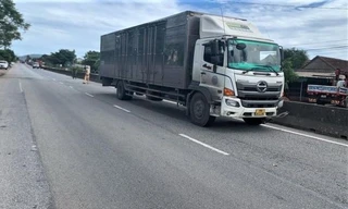 Nữ công nhân bị xe tải tông tử vong khi đang bảo dưỡng đường 