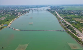 Cây cầu phao 'độc nhất vô nhị' nối đôi bờ Thạch Hãn