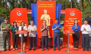 Trao tặng công trình thanh niên tại Khu tưởng niệm anh Lý Tự Trọng