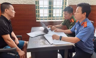Mẹ bị tai nạn, con cầm dao đến nhà đối phương đòi tiền bồi thường
