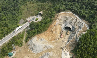 Cận cảnh dự án hầm Đèo Ngang 4 làn xe đang thi công 