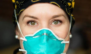 Nguy cơ lây nhiễm bệnh tật khi tái sử dụng khẩu trang “thấp hơn nhiều so với nguy cơ khi không đeo N95”, giáo sư Linsey Marr nhận định. Ảnh: Getty