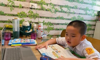 Nhiều giáo viên nhận định, học sinh lớp 1 học trực tuyến rất khó khăn 
