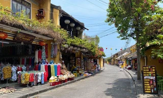 Những con phố du lịch Hội An vắng hoe nhiều tháng qua. Ảnh: PV