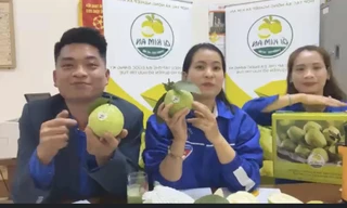 Độc đáo 'phiên chợ điện tử' của thanh niên