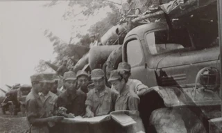 Trung đoàn tên lửa 238 hành quân vào tuyến lửa Vĩnh Linh để đánh B-52. Ảnh: T.L