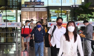 Người dân từ các địa phương trở lại TPHCM sau Tết 