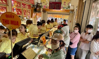 Giá vàng liên tục lập đỉnh: 'Đu' đỉnh hay chốt lời? 