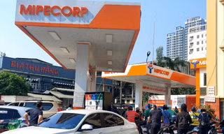 Bộ Công Thương xử phạt rút giấy phép doanh nghiệp xăng dầu: Hải quan đòi làm rõ