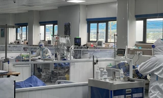 Điều trị bệnh nhân tại BV Điều trị người bệnh COVID-19. Ảnh: Thái Hà 