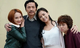 NSƯT Trung Anh trong vai ông bố một mình nuôi dạy 3 cô con gái trong phim “Về nhà đi con”. Nguồn: VOV 