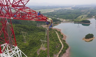 Trên đại công trường 500kV mạch 3 - Bài 2: 'Người nhện' trên trụ điện cao nhất đường dây 500kV