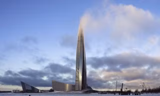 Trụ sở của tập đoàn dầu khí Gazprom ở St. Peterburg, Nga. Ảnh: AP 