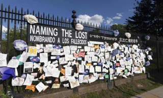 Nơi tưởng niệm những người đã chết vì COVID-19 ở công viên Sunset Park, Brooklyn