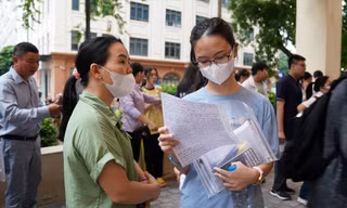 Kết thúc 4 kì thi tuyển sinh lớp 10 chuyên: Những 'siêu nhân' vượt rào
