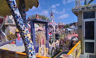 Đến làng đánh cá Cuba xem... tranh gốm 