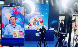 Khi ông chủ livestream bán hàng