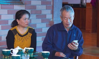 Vợ chồng ông Tạ Quang Toàn ngày đêm trông ngóng con trai ở Ukraine trở về nước 