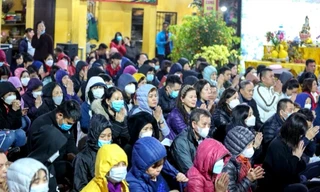 Trẩy hội đầu năm: Nặng cầu cúng, nhạt du xuân 