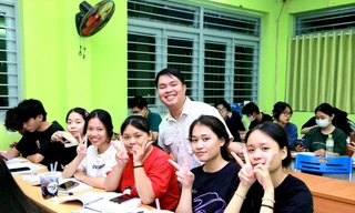 Thầy giáo trẻ ở Bình Dương dạy miễn phí cho trẻ em nghèo