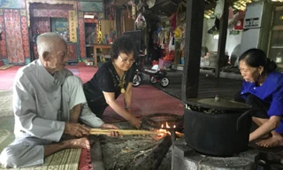 Gian bếp người Tày ở Lạng Sơn luôn đỏ lửa. Ảnh: Duy Chiến 