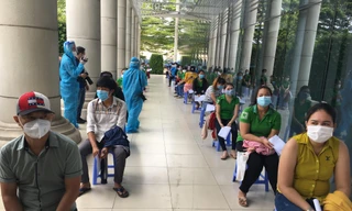 Công nhân ở Đồng Nai được tiêm vắc-xin chuẩn bị sẵn sàng để hoạt động trở lại 