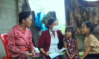 Cô Nguyễn Thị Chiên động viên học sinh học bài