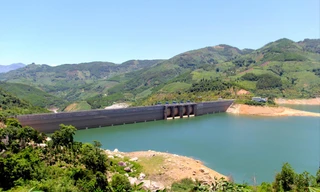 Từ tâm chấn động đất - Kỳ 2: Những ngôi nhà treo vách núi 