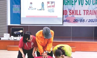 Những khóa học đặc biệt giữa nơi xử lý rác